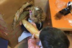 Haciendo pan en la Escuela Infantil Mar de Soles